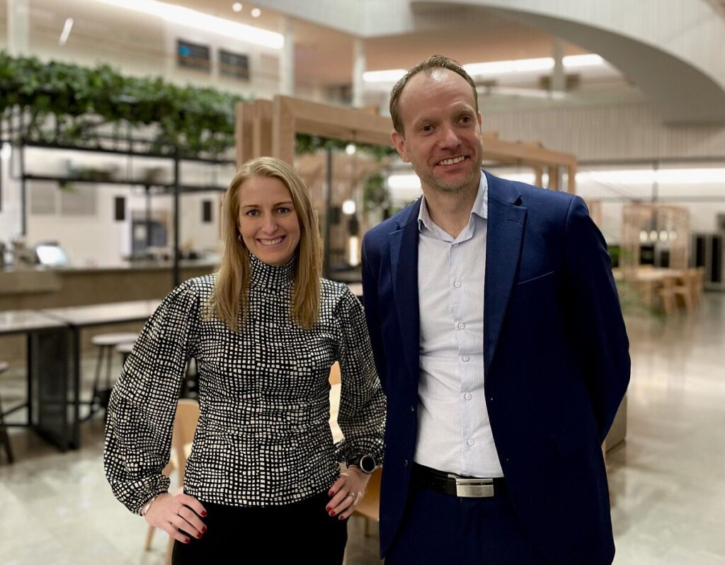 SEB agil transformation projektledare Elina Burwall och Björn Axelsson diskuterar SAFe-implementering