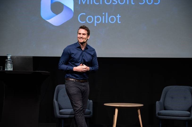 Nikolas Fernholm föreläsare om AI och digital transformation för projektledare på Microsoft Copilot-event