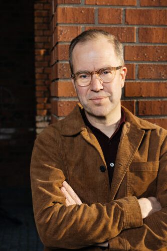 Olle Lidbom författare och journalist som skrev boken om Skolplattformens IT-haveri för 1,2 miljarder kronor