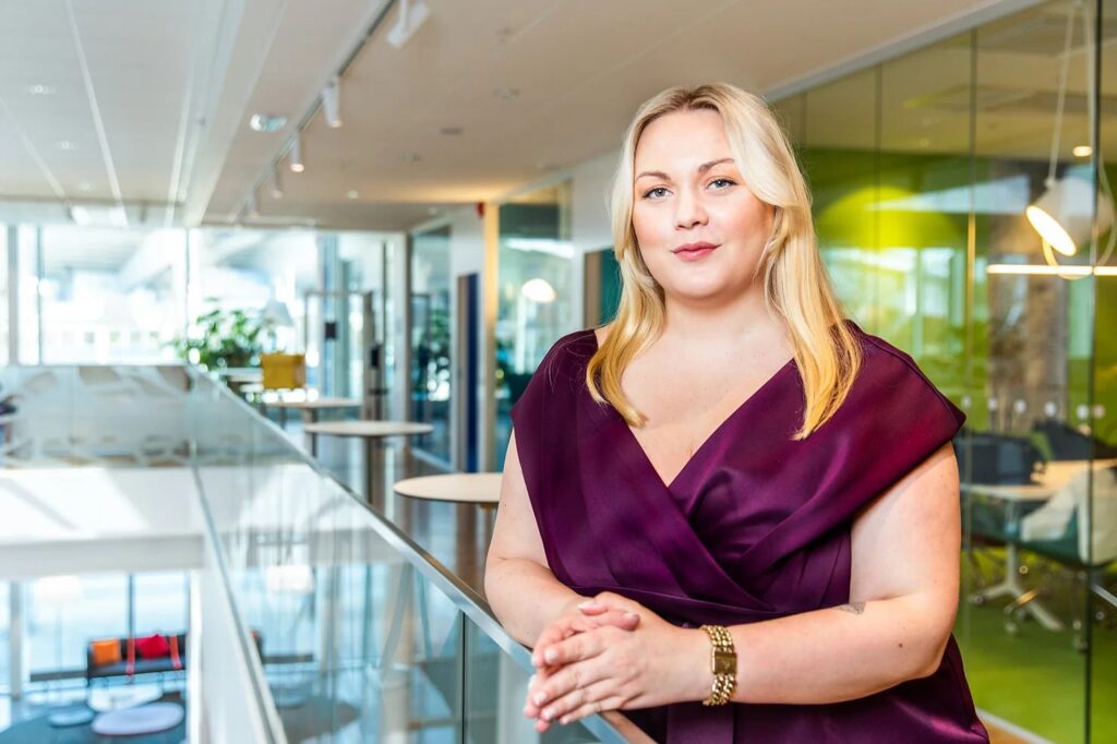 Amanda Bornecke hållbarhetsexpert och projektledare som utvecklat strategier för cirkulär ekonomi i byggbranschen