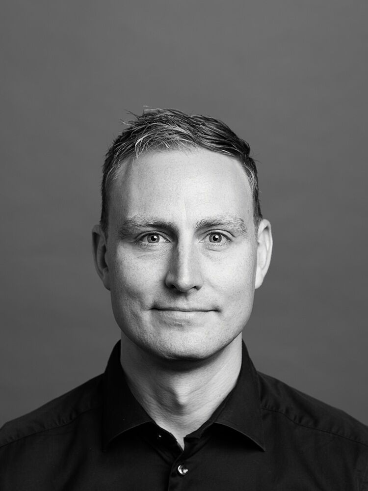 Jesper Parker tidigare OS-deltagare målvakt och projektledningskonsult svartvitt porträtt