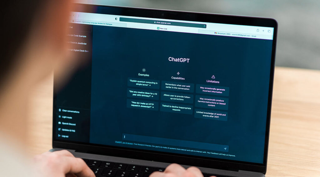 Digitalt utbildningskoncept med hjärninspirerad kretsdesign – representerar vår digitala AI-kurs som förbättrar projektledares kompetens på distans.